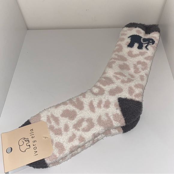 Ivory Ella Snow Leopard Fuzzy Socks - Picture 3 of 3